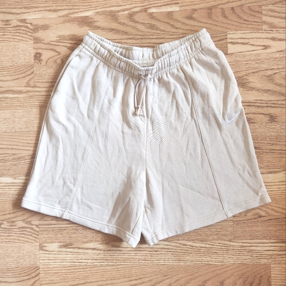 EUC Nike Fleece High-Waisted Shorts in Cream, Size M - Picture 1 of 6